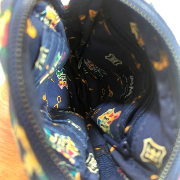 Vera Bradley x Harry Potter Small Crossbody In Home To Hogwarts Pattern - Picture 5 of 6